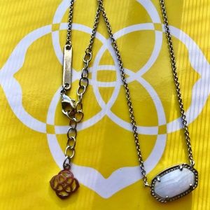Kendra Scott pendent necklace